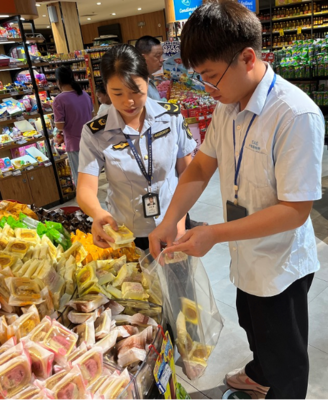 广西兴安县市场监管局开展中秋月饼食品安全专项排查，保障节日期间食品销售安全